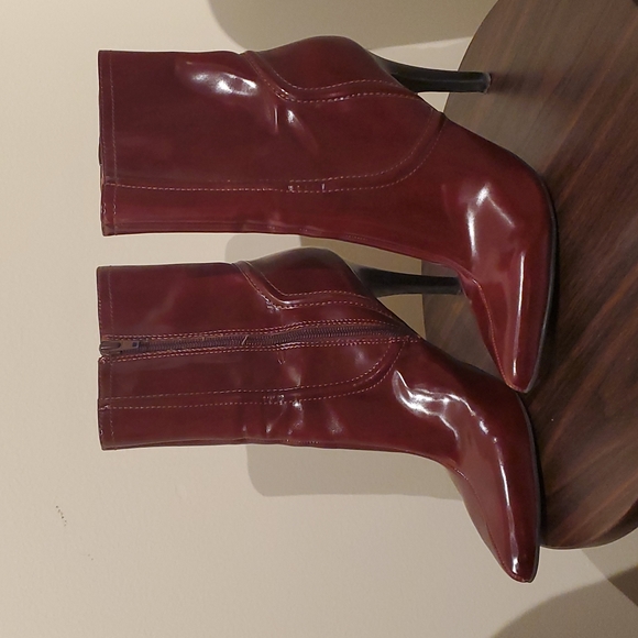Nine West patent leather boots in Burgundy Size 9 - Picture 1 of 4